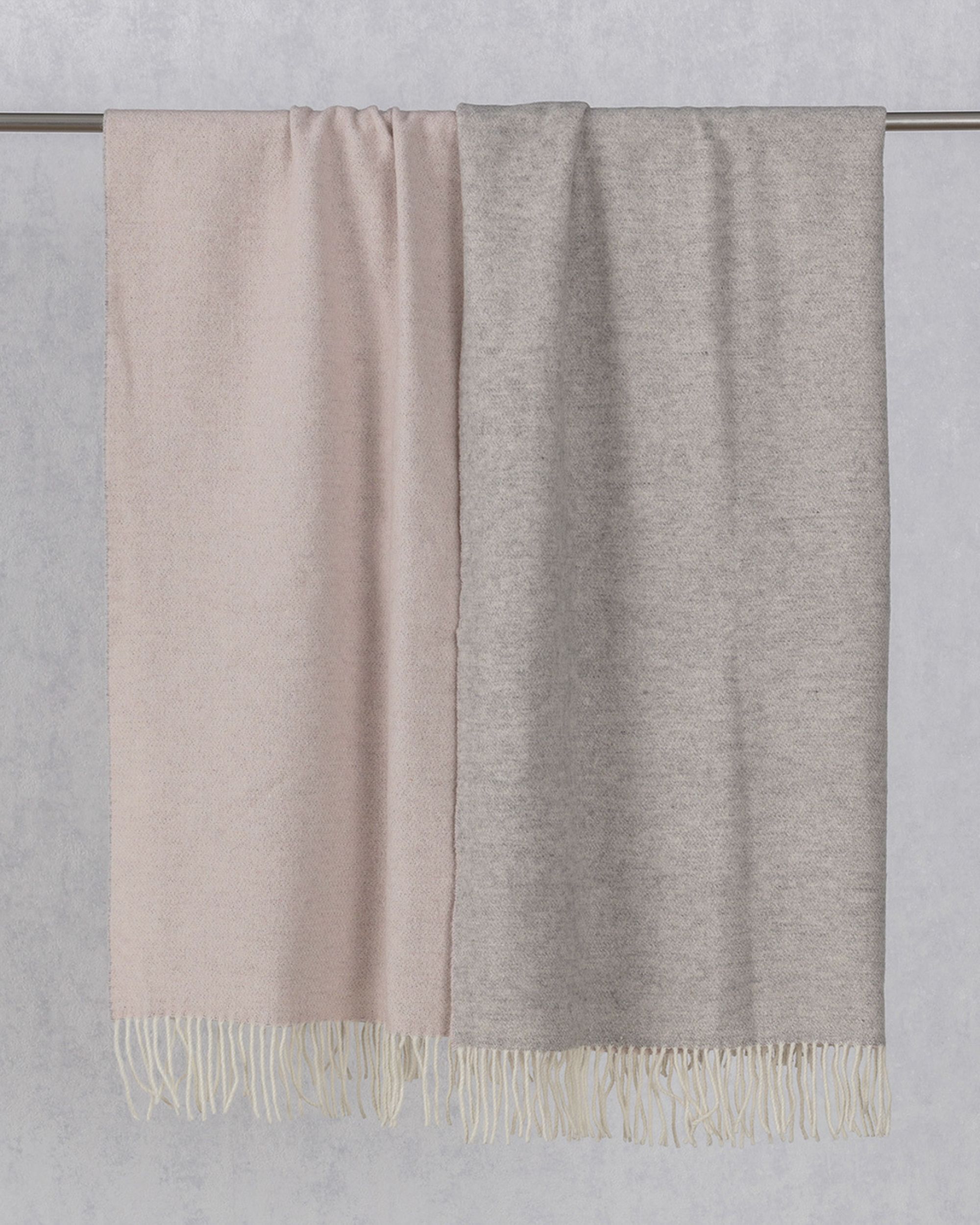 Pătură Merinos 140x200 cm melange grey pink (hover)