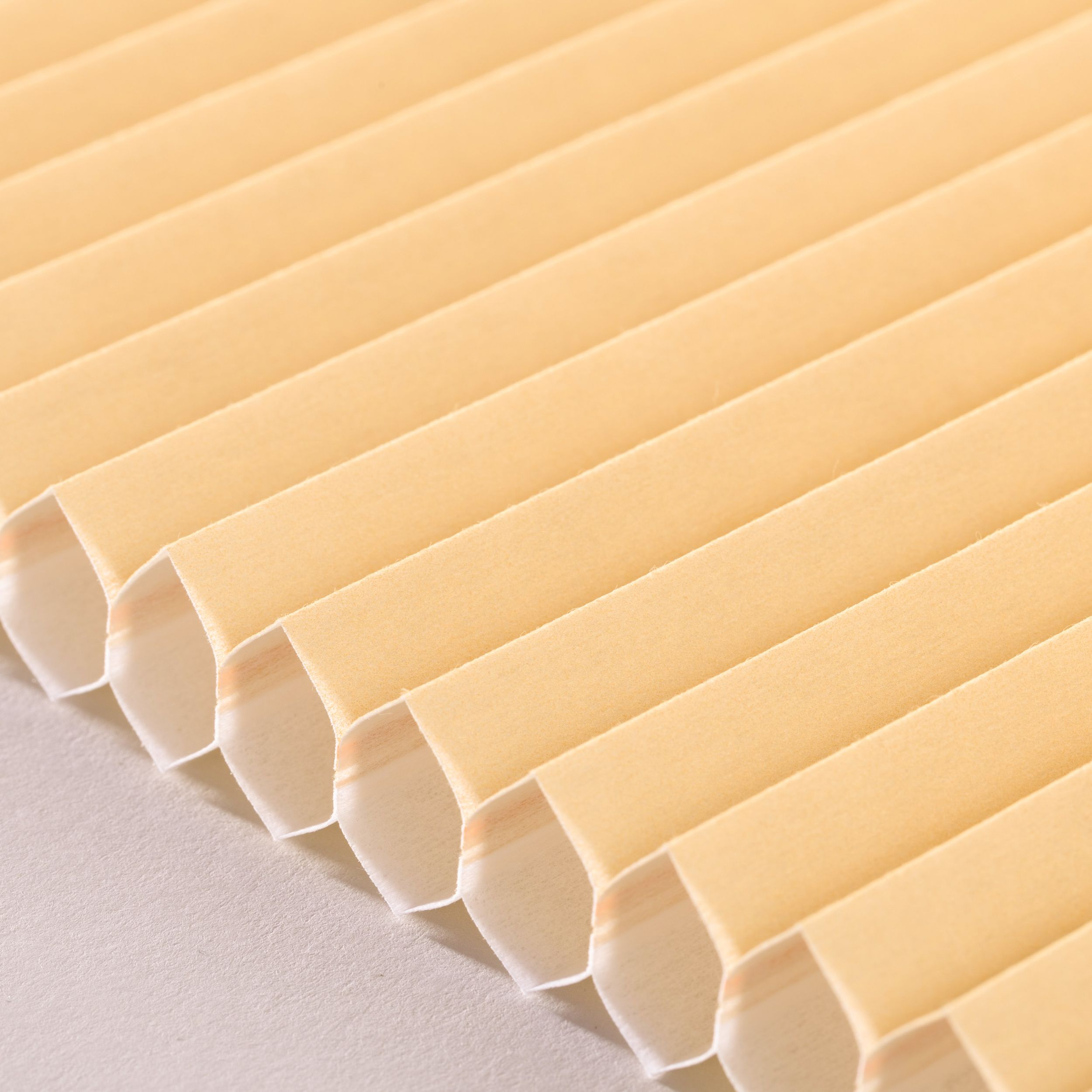 Basic – jaluzele plisate Honeycomb H-109 nisipiu